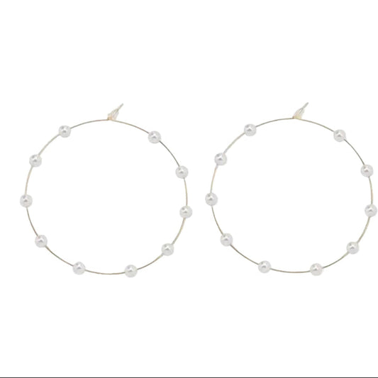Pair of hoop earrings with pearl beads