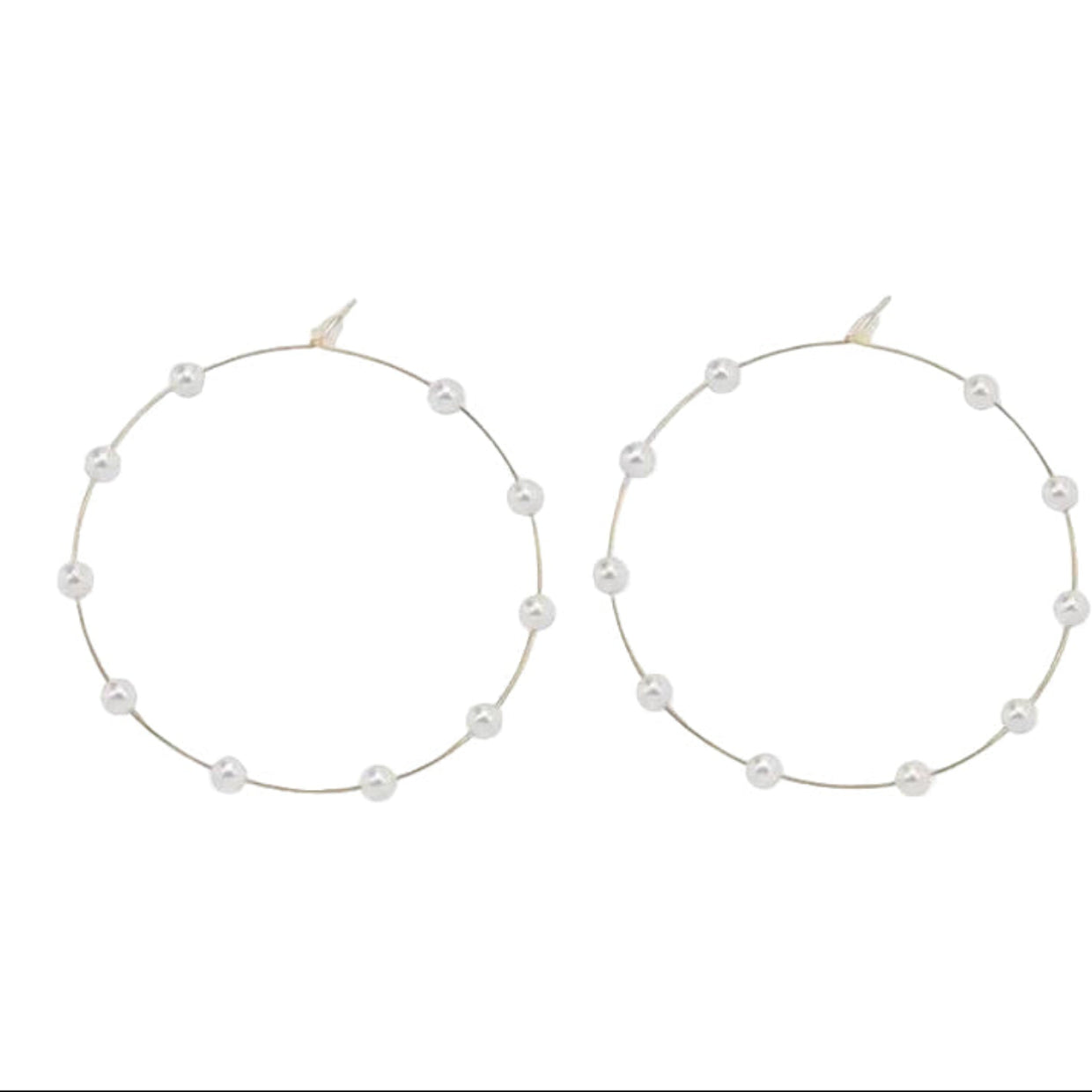 Pair of hoop earrings with pearl beads 