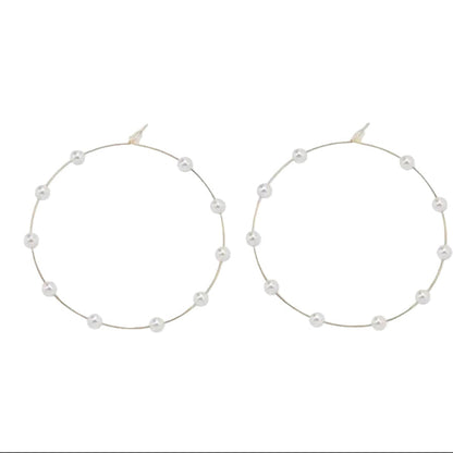 Pair of hoop earrings with pearl beads 